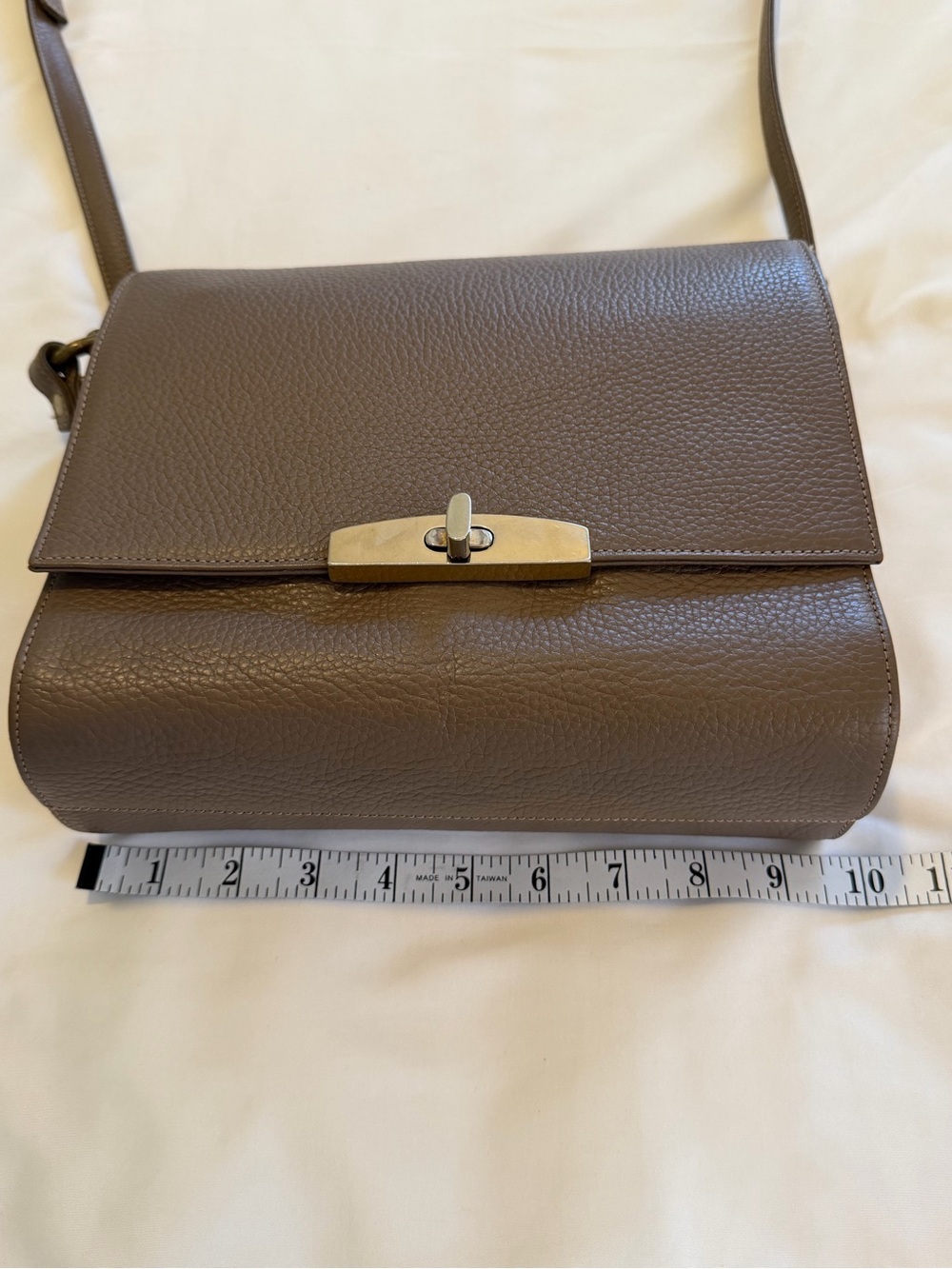 Cuyana Flap Crossbody Bag, Genuine Leather - Picture 14 of 16